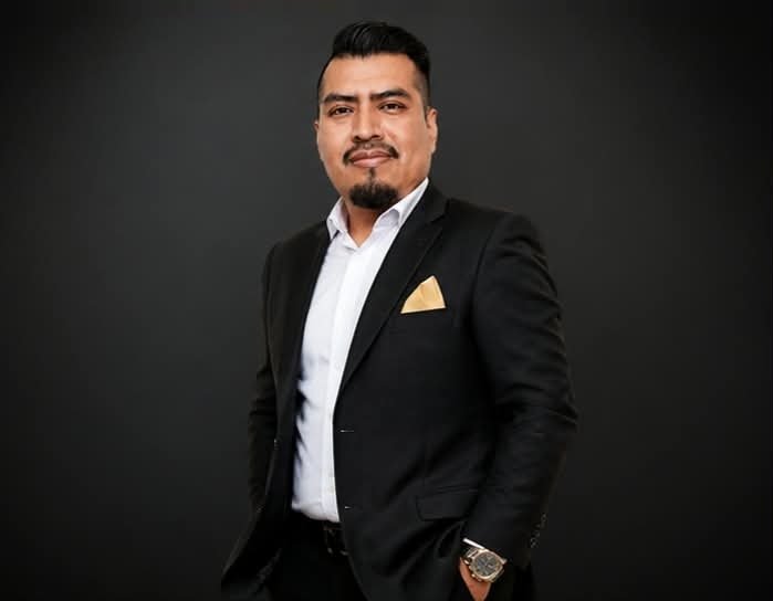 Rubén Elysium, mentor en transformación mental y finanzas exitosas